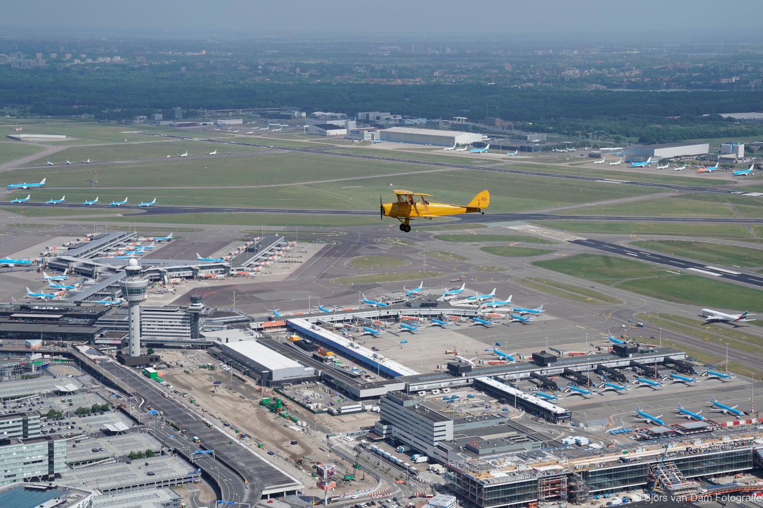 N8233Schiphol207a